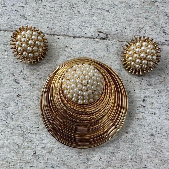 Vintage 60s Gold Tone Faux Pearl Brooch And Earrings Set - Picture 1 of 7